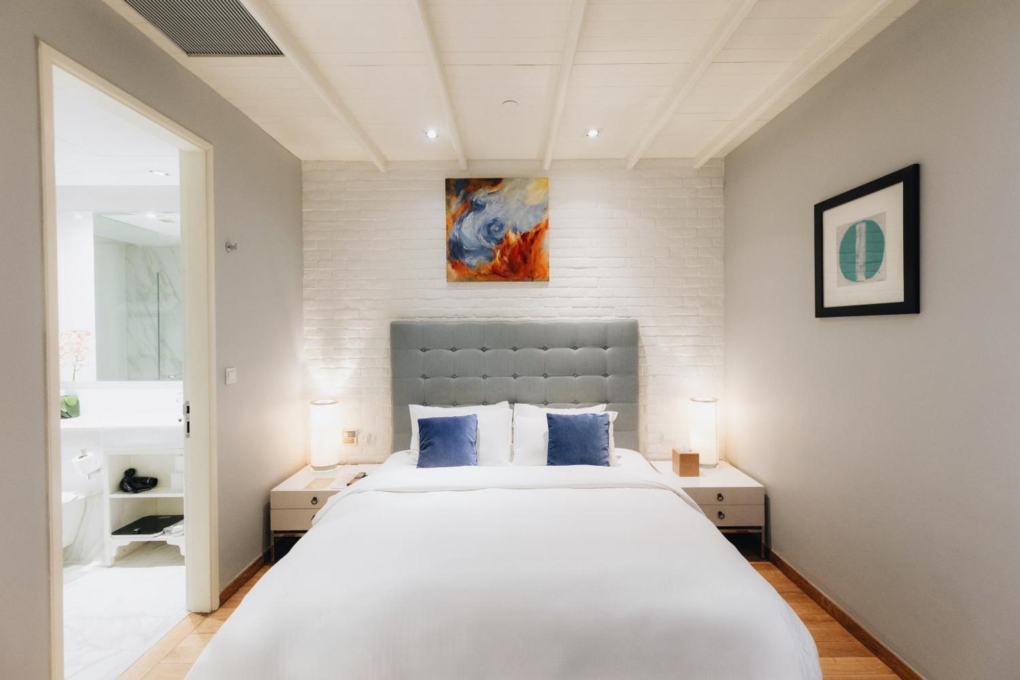 Premier King Room without Window