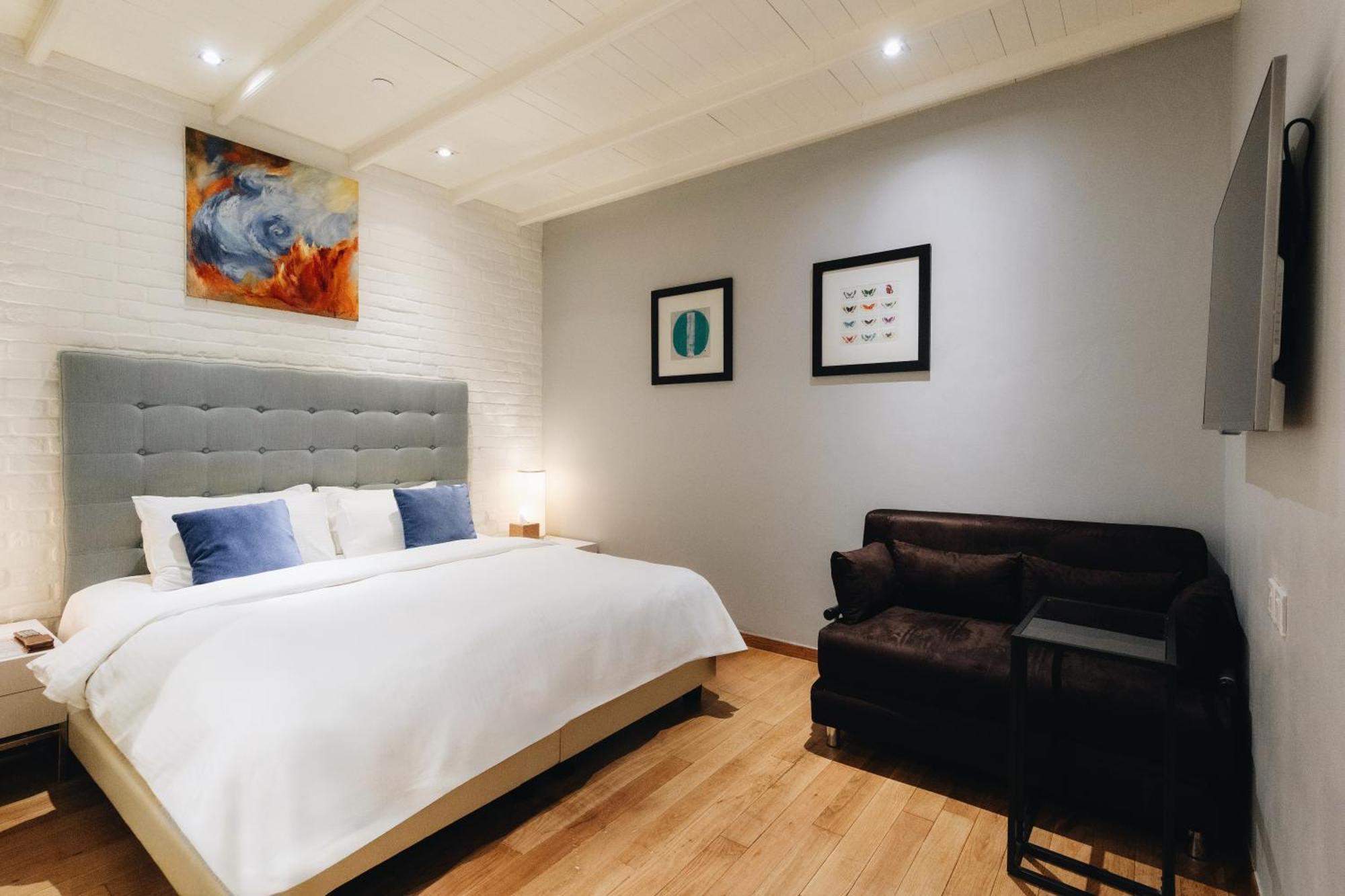 Premier King Room without Window